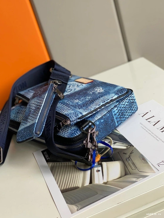 WIS VUITTON TRIO MESSENGER LOUIS 1016